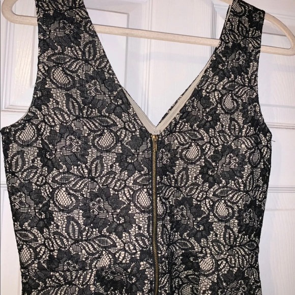 Lace dress - Picture 2 of 2